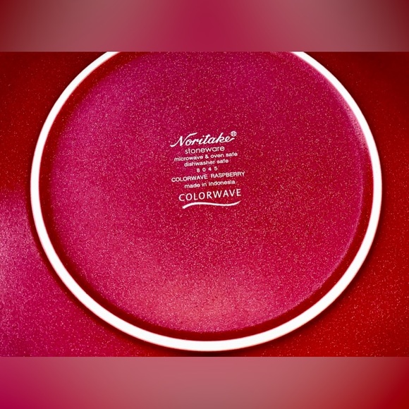 Set of 2 NORITAKE STONEWARE COLORWAVE Raspberry 8034 8.5" Square Salad Plates - Picture 5 of 10